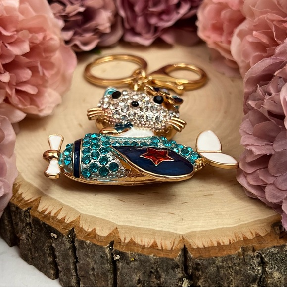 Hello Kitty Flying a Bkue Crystal Airplane Keychain Charm - Picture 13 of 16